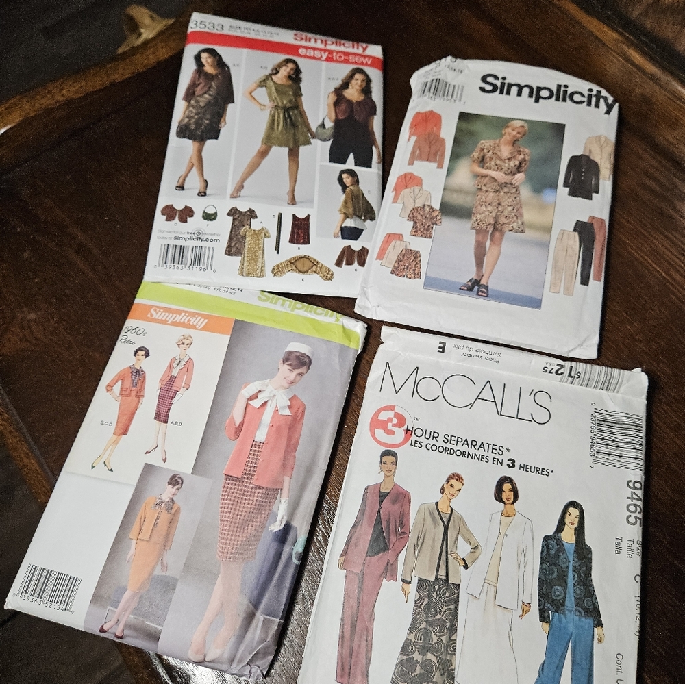 Simplicity and McCall's Vintage Sewing Patterns Collection. - Picture 11 of 12